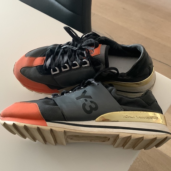 Y-3 women’s athletic shoe - Picture 2 of 5
